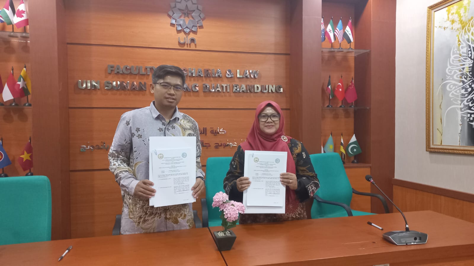 Penandatanganan MoU antara PKBH UIN Siber Syekh Nurjati Cirebon dan JDIH UIN Sunan Gunung Djati Bandung